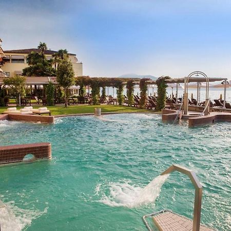 Grand Hotel Terme Sirmione Eksteriør billede The swimming pool at the hotel