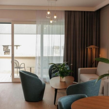 Grand Hotel Terme Sirmione Eksteriør billede A living room in a modern apartment