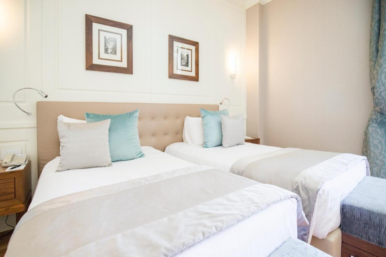Grand Hotel Terme Sirmione Eksteriør billede A bedroom at the hotel