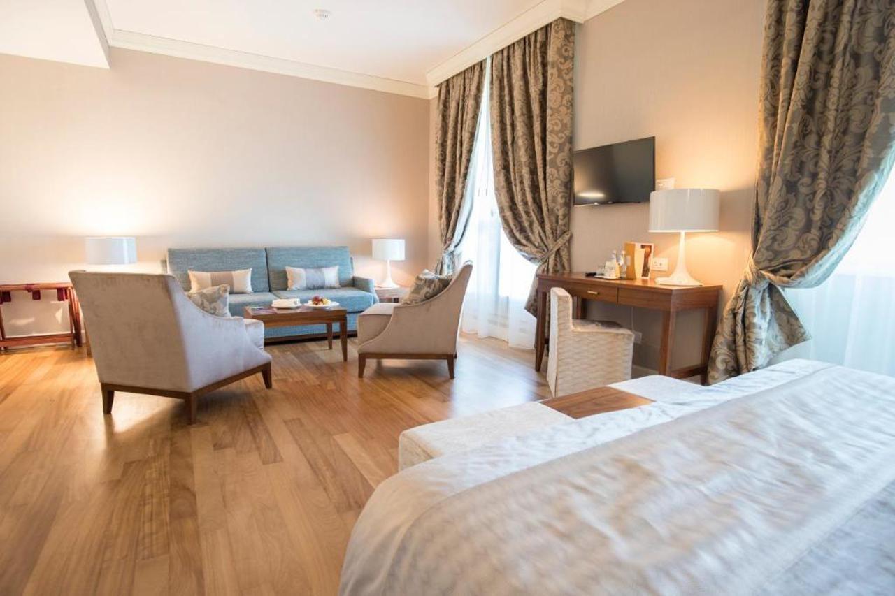 Grand Hotel Terme Sirmione Eksteriør billede A room at the hotel