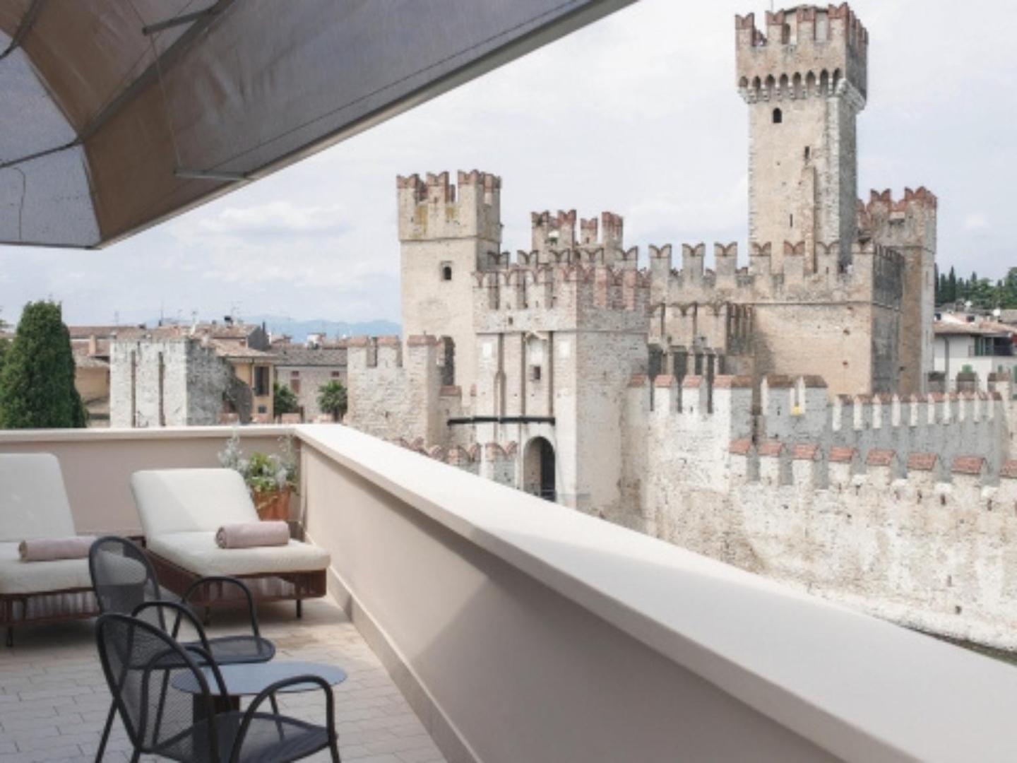 Grand Hotel Terme Sirmione Eksteriør billede View of the White Tower from the hotel