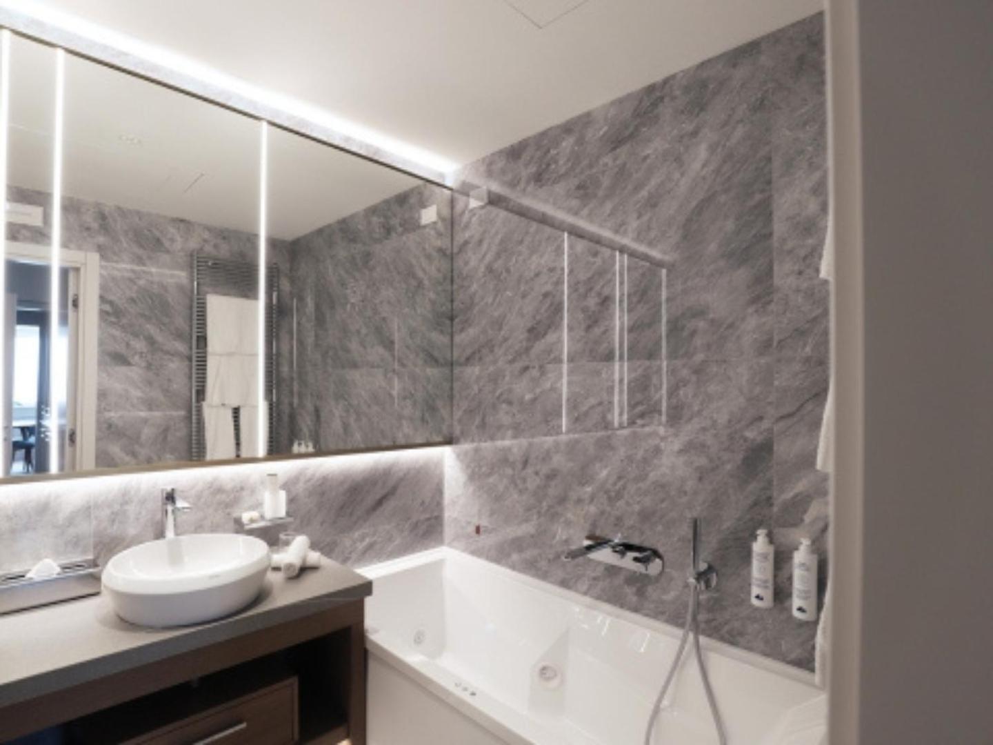 Grand Hotel Terme Sirmione Eksteriør billede Bathroom