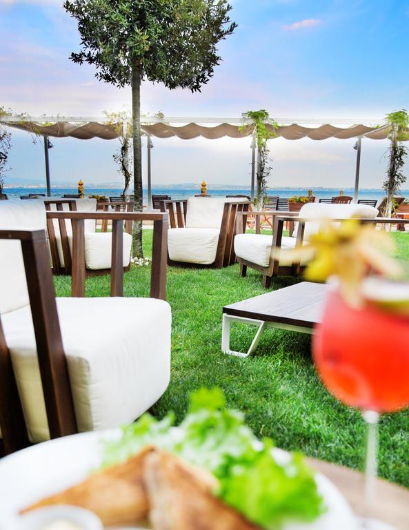 Grand Hotel Terme Sirmione Eksteriør billede The beach club at the Grand Hotel