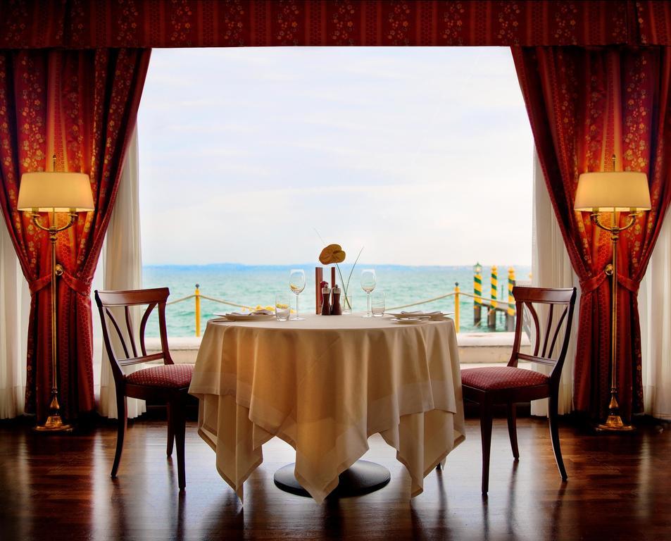 Grand Hotel Terme Sirmione Eksteriør billede The restaurant