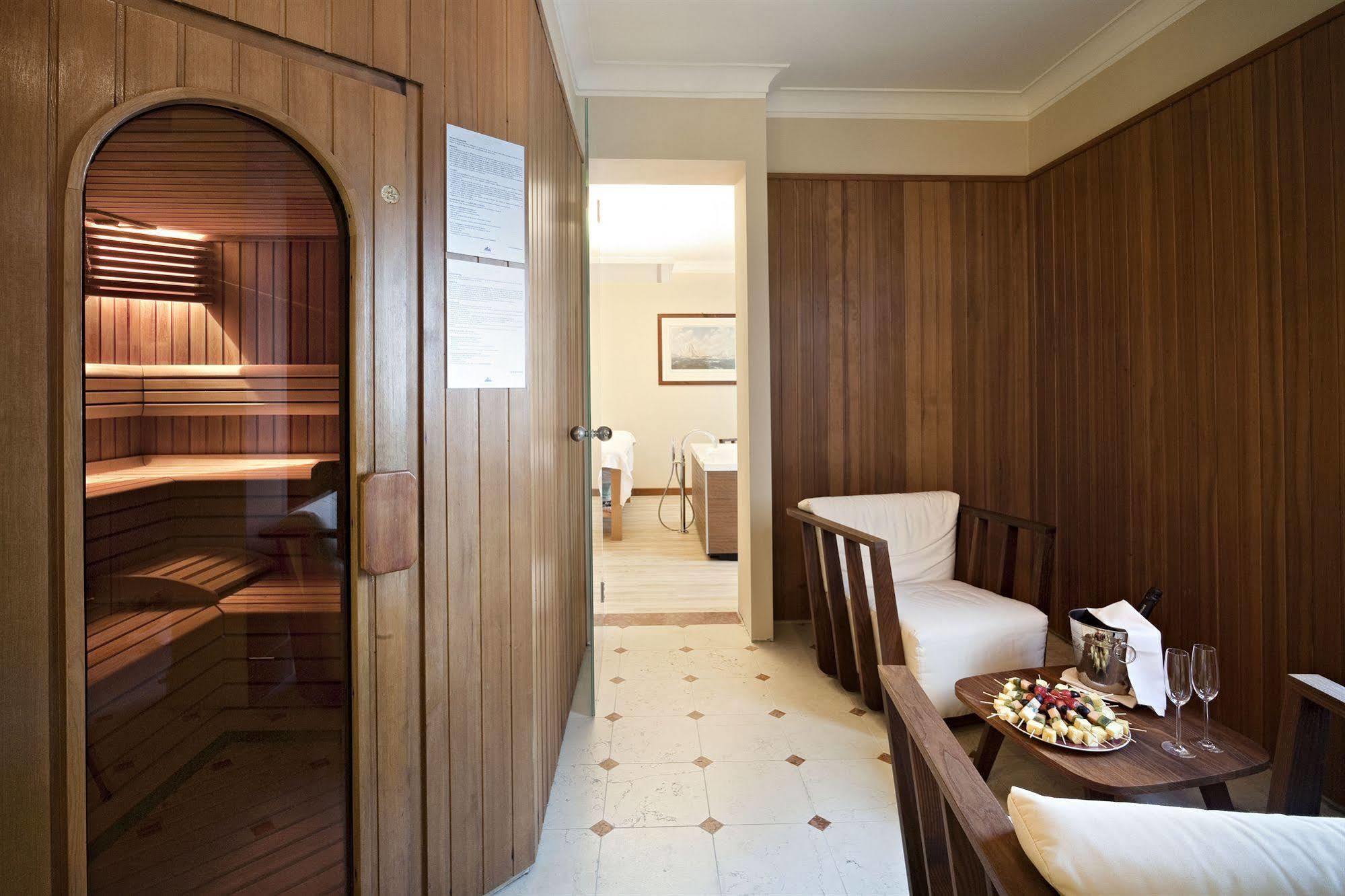 Grand Hotel Terme Sirmione Eksteriør billede A spa suite at the InterContinental London Park Lane