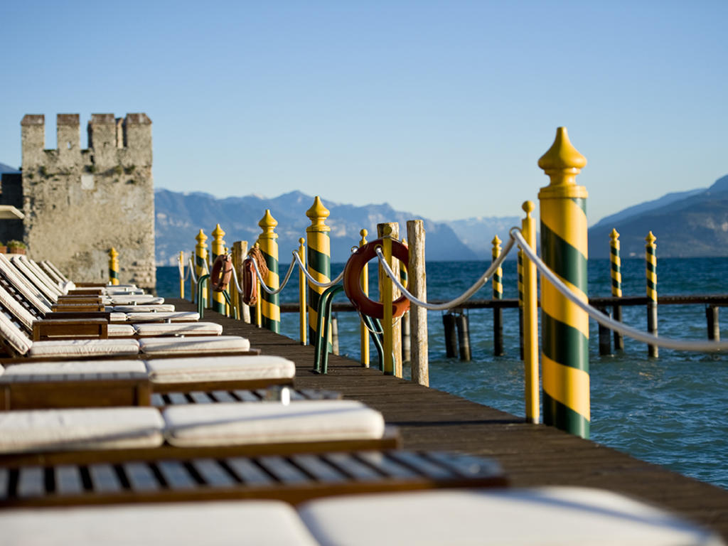 Grand Hotel Terme Sirmione Eksteriør billede The Lakefront